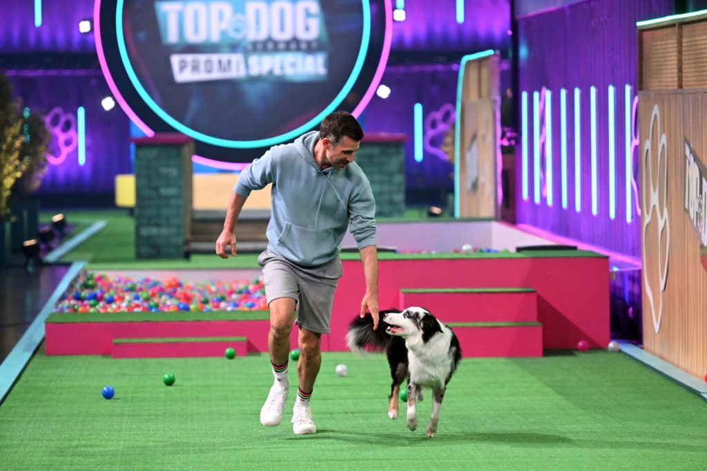 Jo Weil mit Sky bei „Top Dog Germany Der beste Hund Deutschlands“ Offizieller „Unter uns